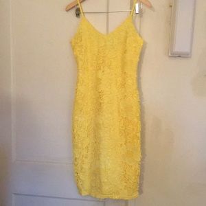 NWOT Lulu’s Bursting Bouquet Yellow Midi Dress